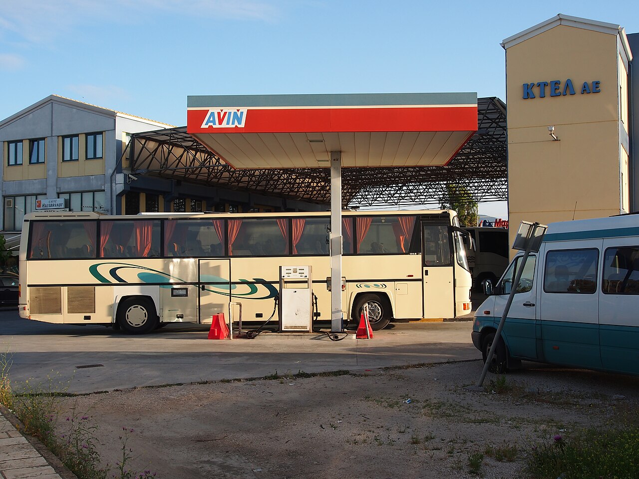 Πρατήριο στη Λευκάδα. Αρχειακή φωτογραφία, όχι απεικόνιση των σημερινών τιμών.